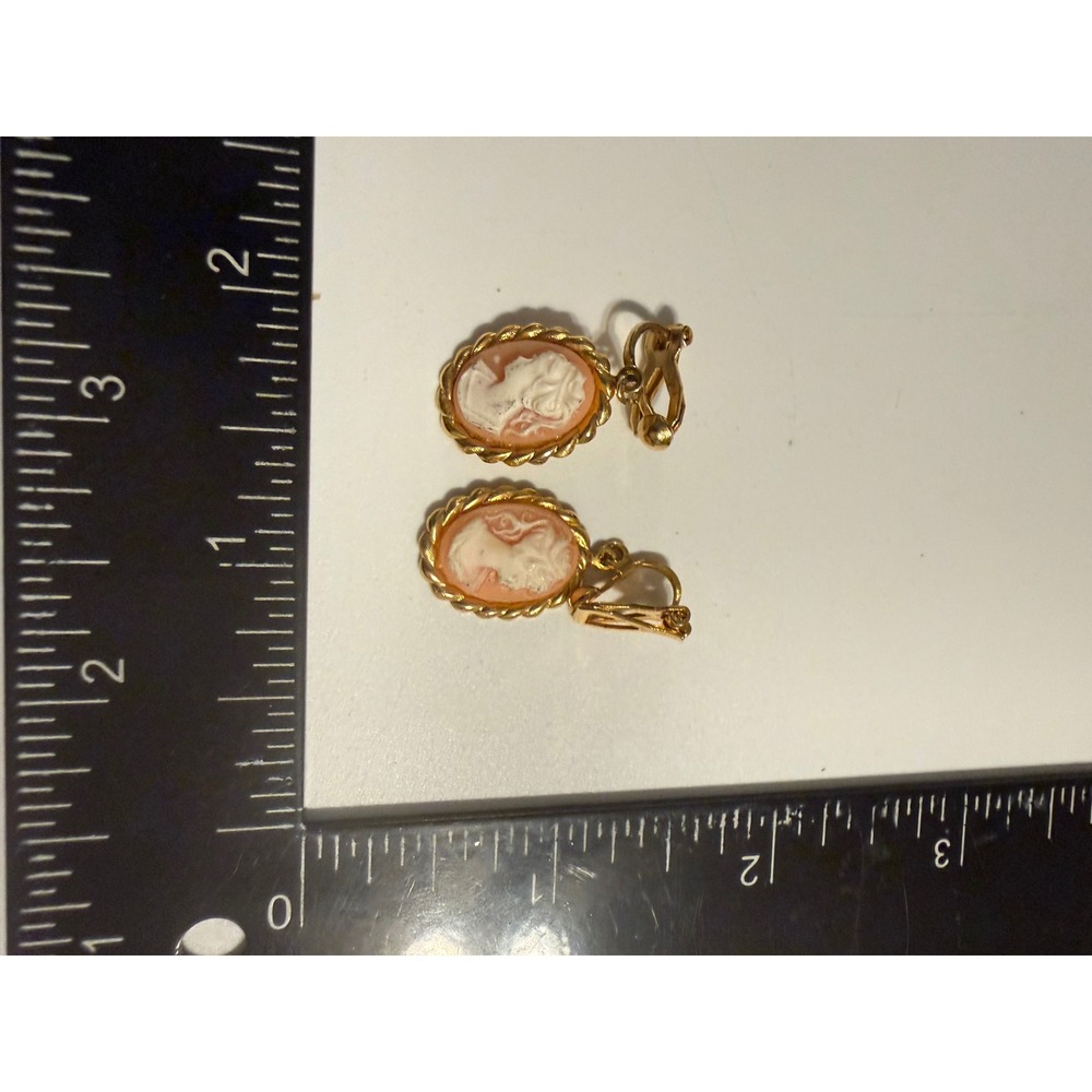 Vintage Gold Tone Peach Cameo Clip On Earrings Victorian Style Oval Dangle